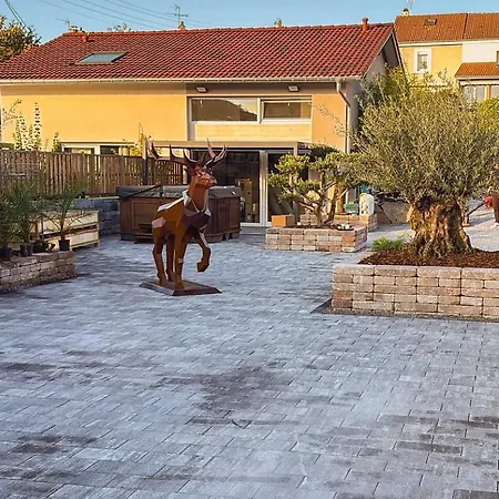 Vosges, Spa, Sauna & Piscine 度假居